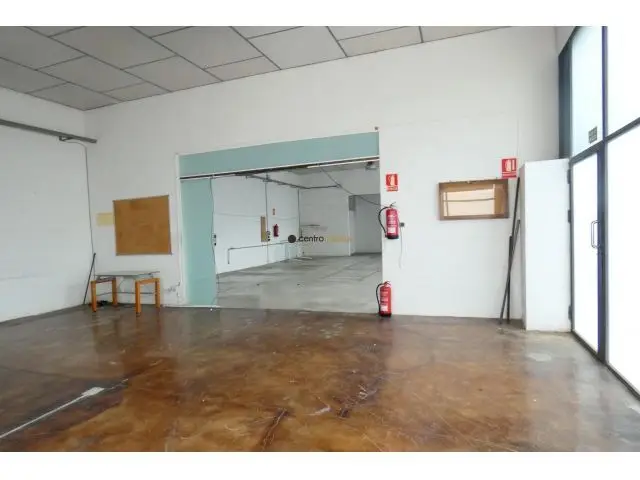 Nave Industrial Campo Alto: Luminosa y con Fácil Aparcamiento