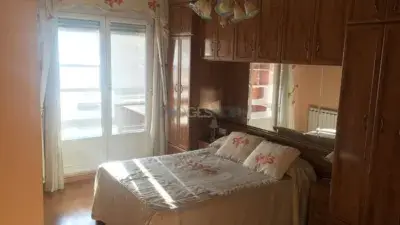 Piso en venta en Leon: 3 dormitorios, 2 baños, terraza y garaje
