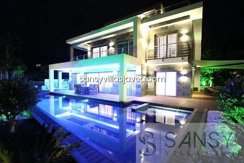 Villa de Lujo en Calpe con Piscina Climatizada y Spa