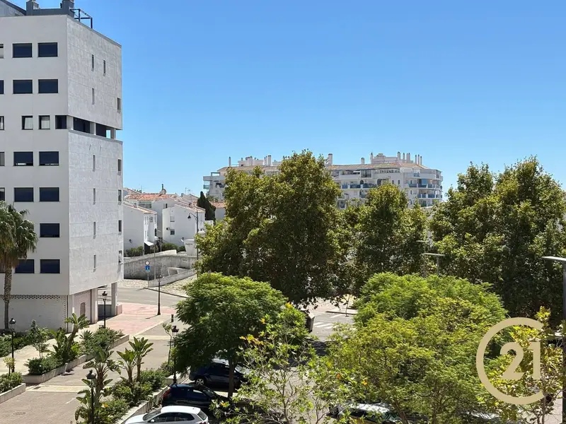 Apartamento en alquiler en Parque Central, Estepona, Málaga