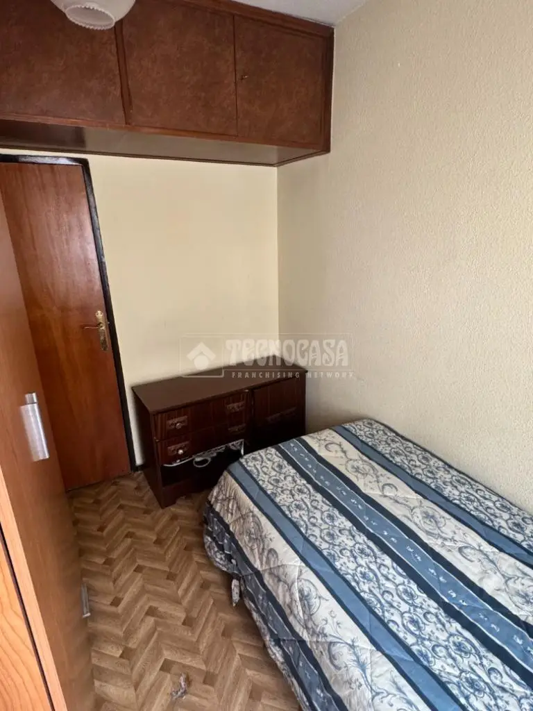 Piso en Venta Madrid: 2 Dormitorios, Terraza y Aire Acondicionado