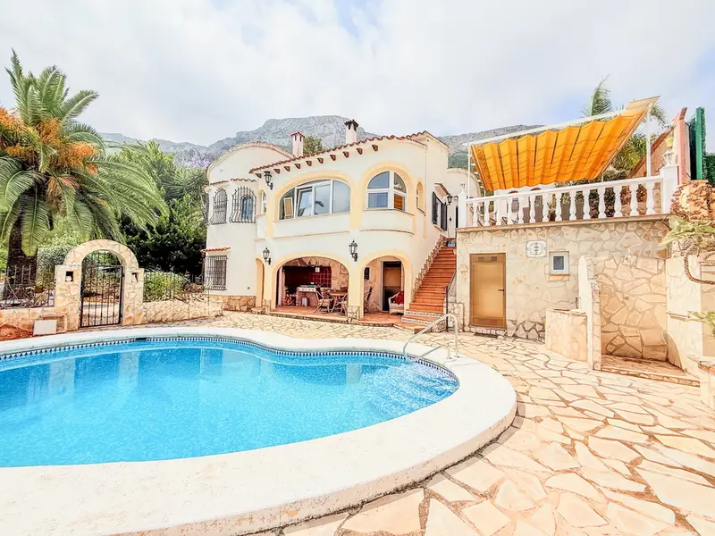 Villa de Lujo en Denia 4 Dormitorios Vistas al Mar