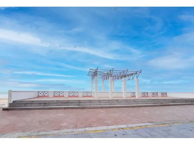Local Comercial en Cádiz Playa Victoria: Oportunidad única