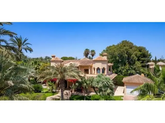 Villa en Venta Elche Reformada Piscina Jardin 4750m2