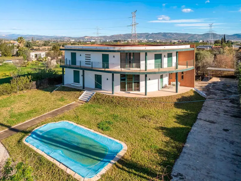 Chalet en Venta Almassora 300m2 4 Dormitorios Piscina Jardin