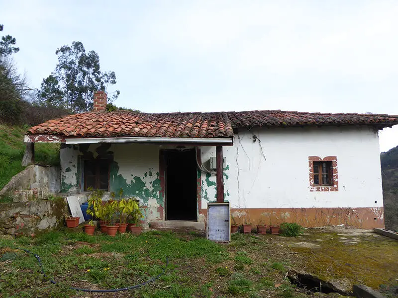 Casa de Campo con Terreno en Salas Asturias