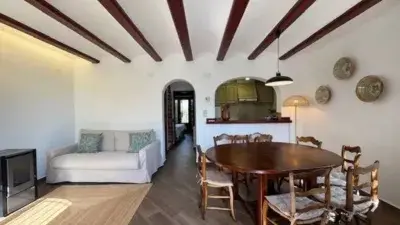 Casa adosada en alquiler San Nicolás jardín privado piscina comunitaria