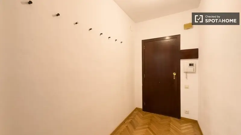 Apartamento de 8 dormitorios y 3 ba
Años en Barcelona