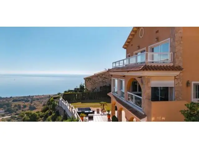 Villa de Lujo en Gran Alacant con Vistas al Mar