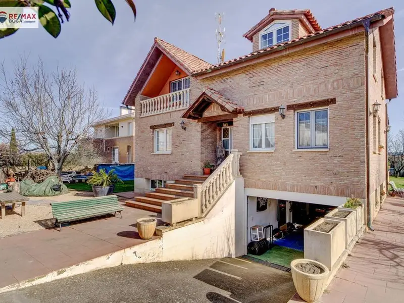 Chalet en Casalarreina para Familias con Jardin y Amplias Habitaciones