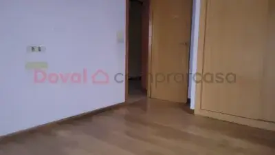 Piso en Venta Ponteareas: 3 Dormitorios, 2 Baños, Garaje y Trastero