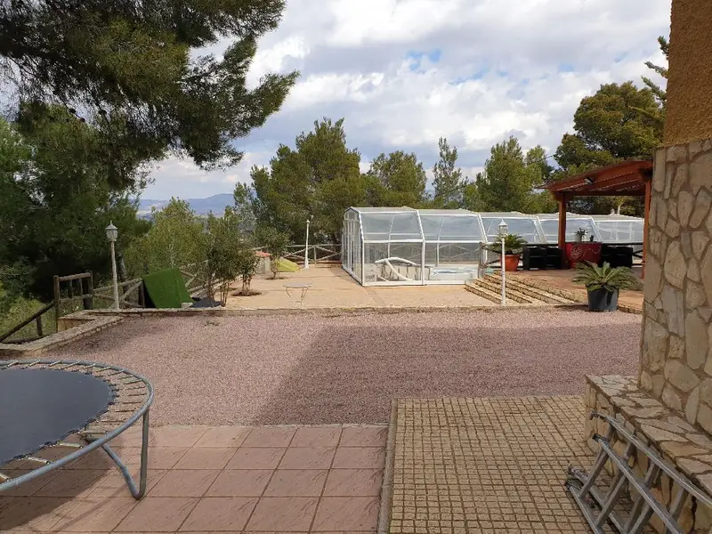 Chalet en Camara Elda con Terraza Piscina y Barbacoa