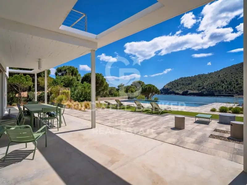 Chalet de Lujo en Colera Girona con Vistas al Mar