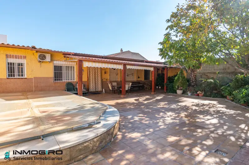 Casa con Piscina y Patio en Valderrubio