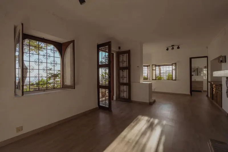 Casa en Venta Benicassim: Espectaculares Vistas al Mar y Amplia Parcela