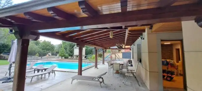 Casa con Piscina y Parcela cerca de Ponferrada