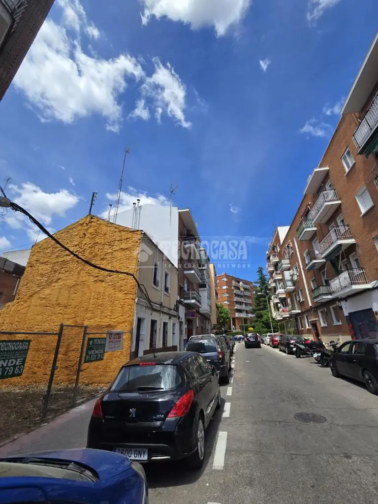 Solar en Venta en Carabanchel 80m2 Edificable