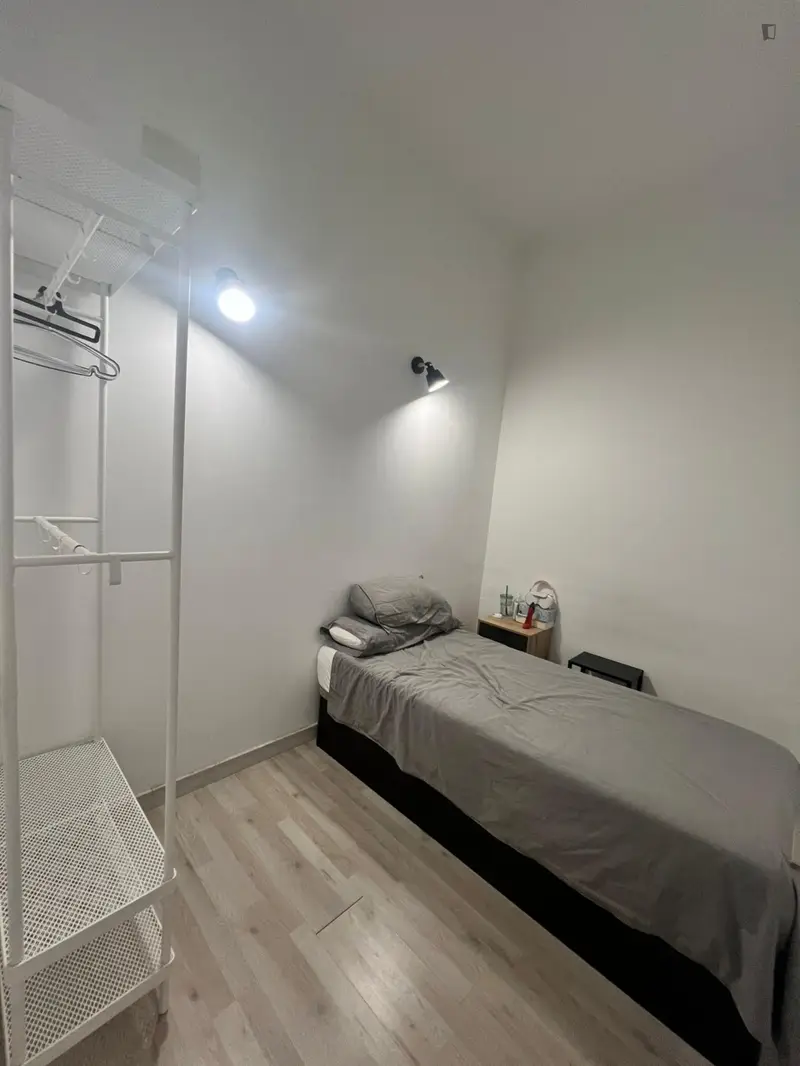Apartamento 2 Dormitorios Cerca Metro El Carmel