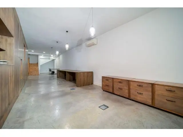 Local Comercial Equipado en Cuenca Calle Diego Jimenez