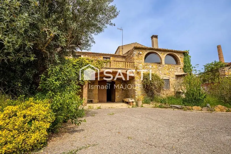 Masía con Enorme Potencial en La Bisbal d Empordà