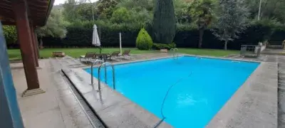 Casa con Piscina y Rio en Flores del Sil
