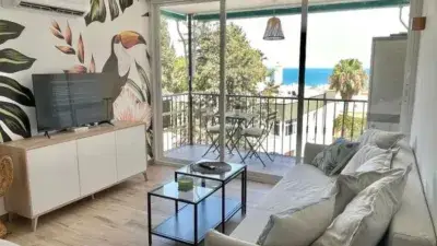 Apartamento en Venta en Montemar: Reformado con Vistas al Mar y Alta Rentabilidad