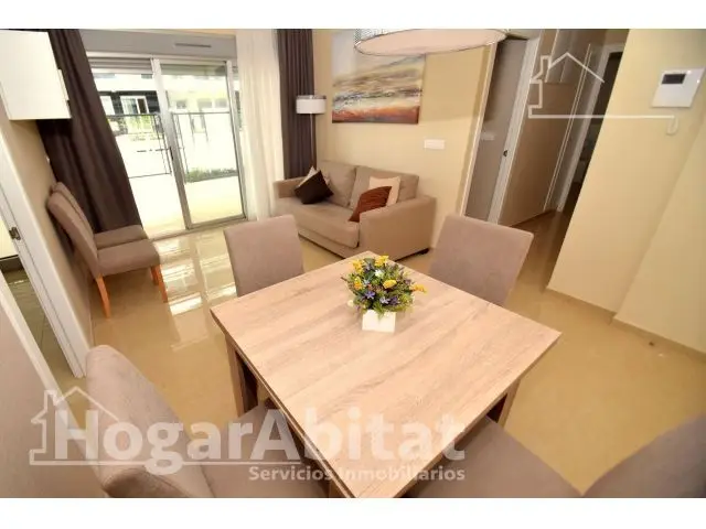 Apartamento Seminuevo con Garaje Terraza y Piscina Cerca de la Playa