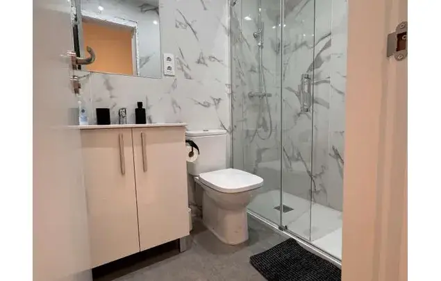 Habitacion 80m2 Barcelona con Aire Acondicionado y Lavadora