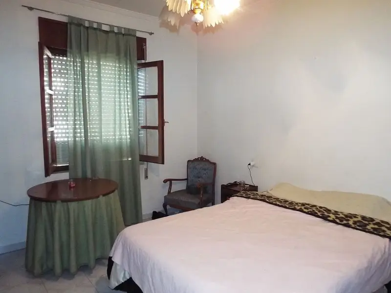 Casa Adosada en Ayora con Potencial de Alquiler
