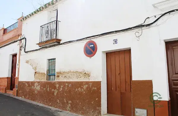 Casa en Campana Sevilla con Terraza Cerca de Escuelas