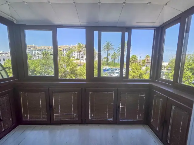 Estudio Renovado en Puerto de la Duquesa Cerca de la Playa