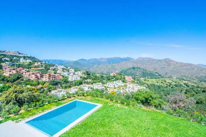 Villa de Lujo 4 Dormitorios en La Mairena Vistas Panoramicas
