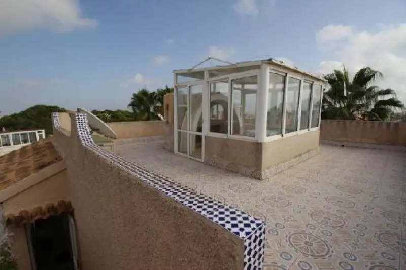 Villa de 5 Dormitorios en Villamartin - Gran Potencial de Alquiler