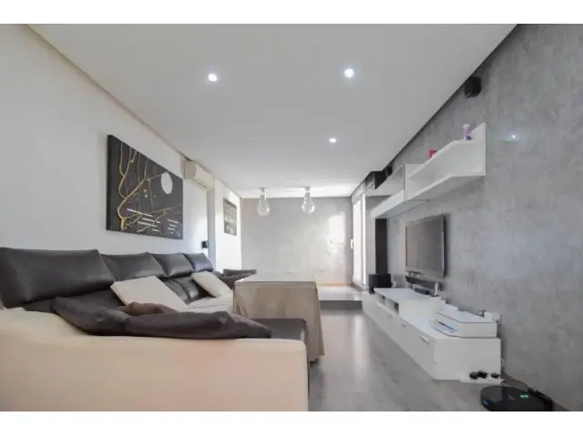 Piso en Las Gabias con 2 Garajes y Terraza de 45m2