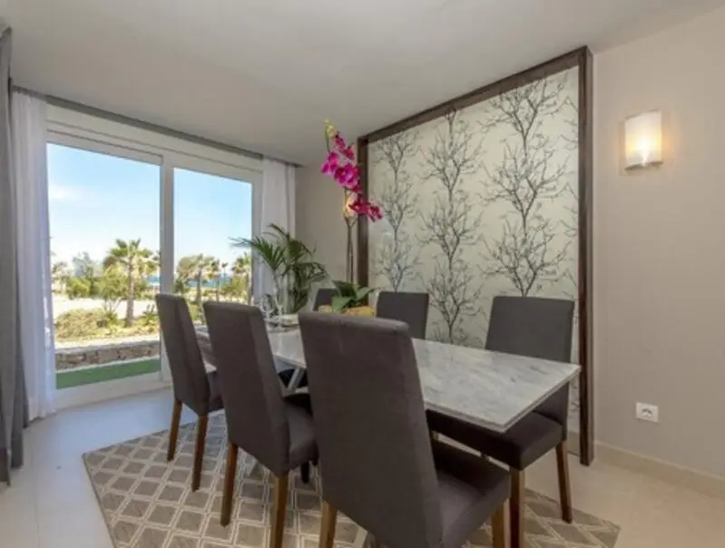 Apartamento en Punta Prima con Vistas al Mar