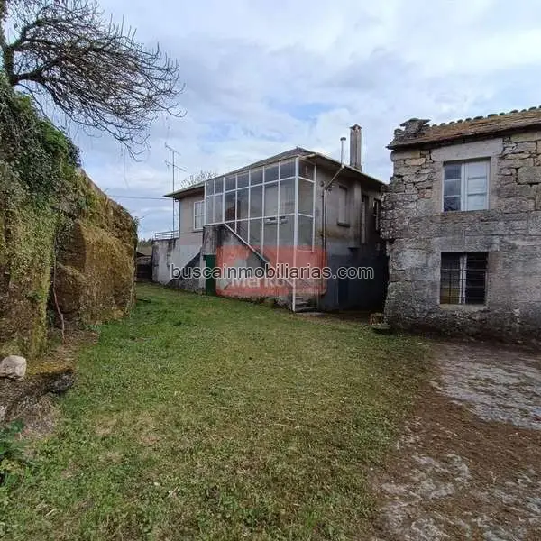 Casa Rural en Lugo con Finca de 994m2 y Dos Viviendas