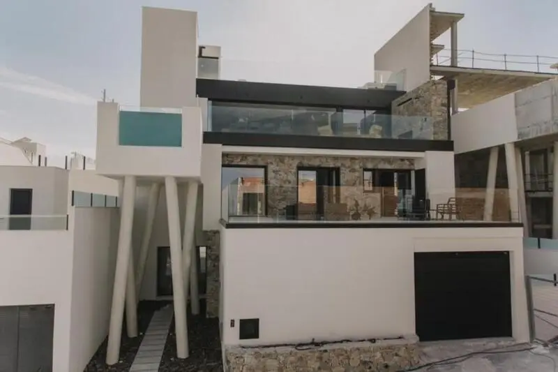 Villa en Venta Ciudad Quesada 3 Dormitorios Piscina Infinita
