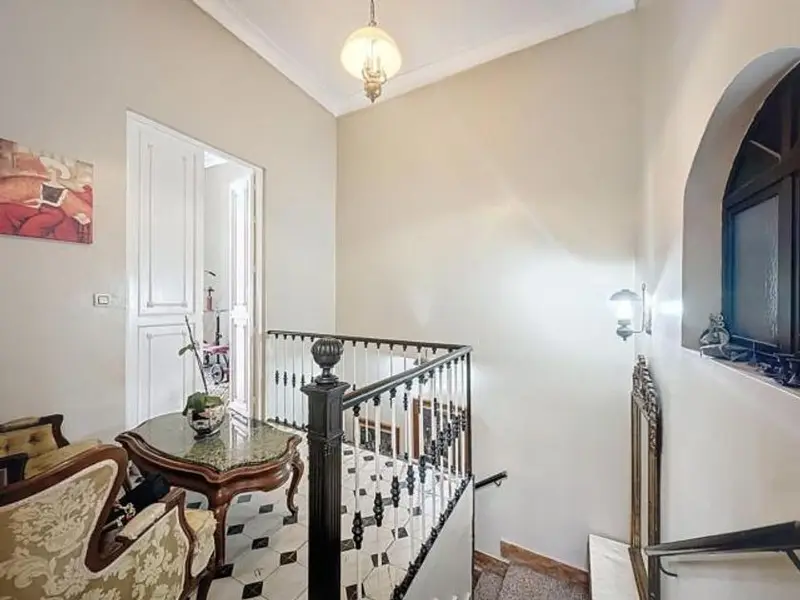 Piso con encanto en el centro de Almería 5 habitaciones y terraza