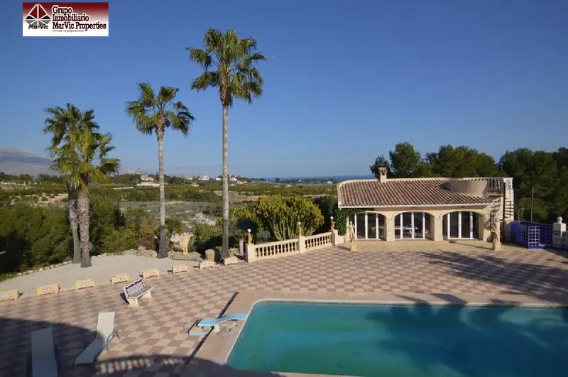 Venta Chalet con piscina San Rafael Alfas del Pi