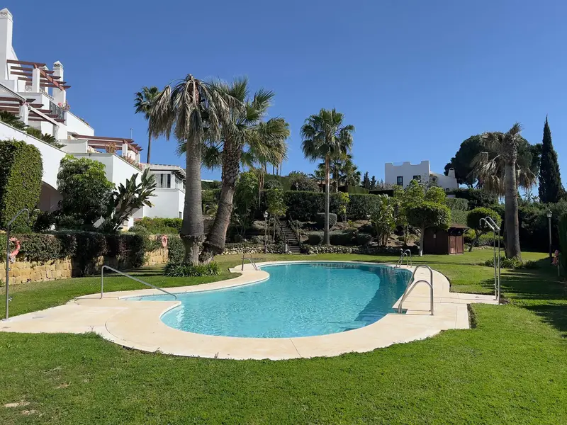 Apartamento 2 Dormitorios Aloha Nueva Andalucía Piscina Vistas Renovado