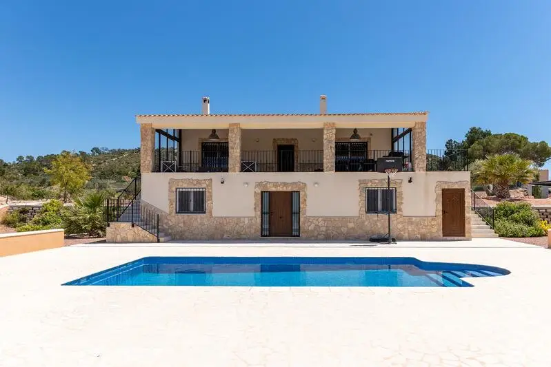 Villa de Lujo en Novelda 180m2 10000m2 Parcela Piscina