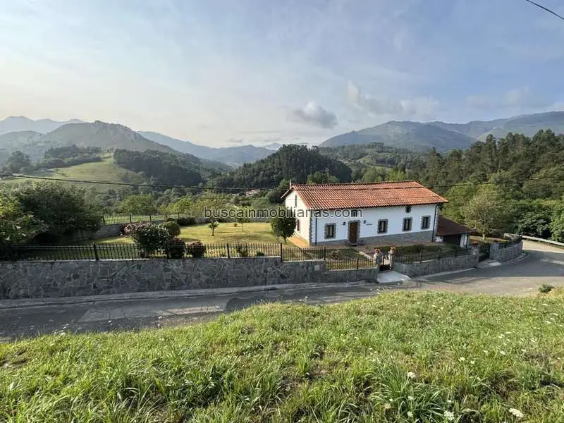 Villa en venta en Llanes