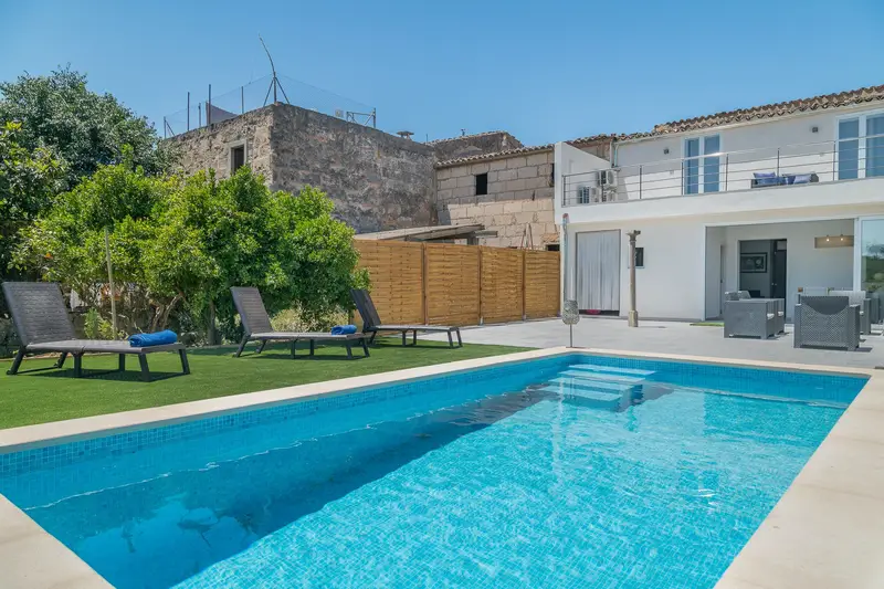Casa de 4 Dormitorios en Mallorca con Piscina Privada y Gimnasio