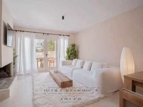 Casa Adosada en Cala Moli Ibiza con Vistas al Mar