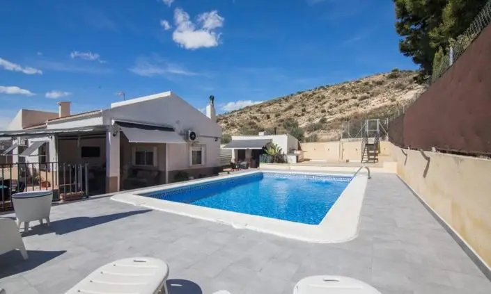 Villa en Venta Elche 3 Dormitorios 2 Baños
