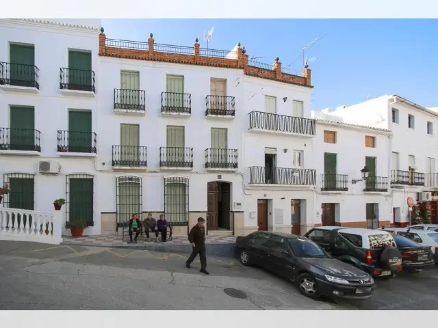 Casa de 6 Dormitorios en Tolox  Oportunidad de Inversión