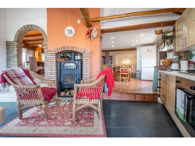 Casa en Guadix con Piscina y Apartamento Independiente