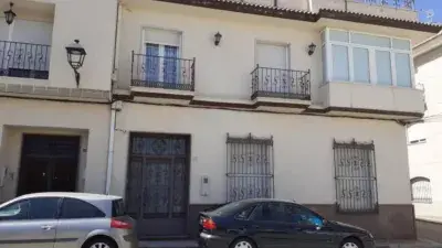 Casa familiar en T
j
ola, centro pueblo, amplios espacios y vistas