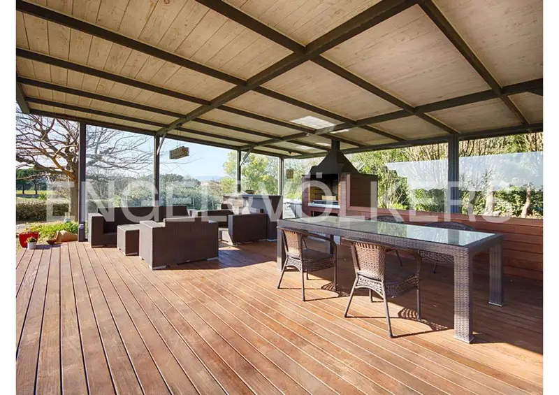 Chalet de Lujo en Peralada con Vistas al Golf