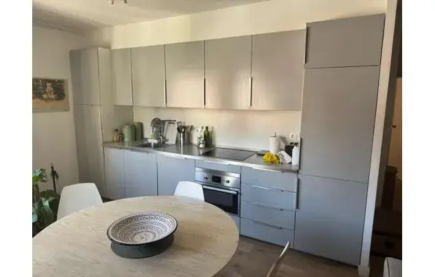 Habitaci
ón 60m
² Amueblada en Chopera Madrid